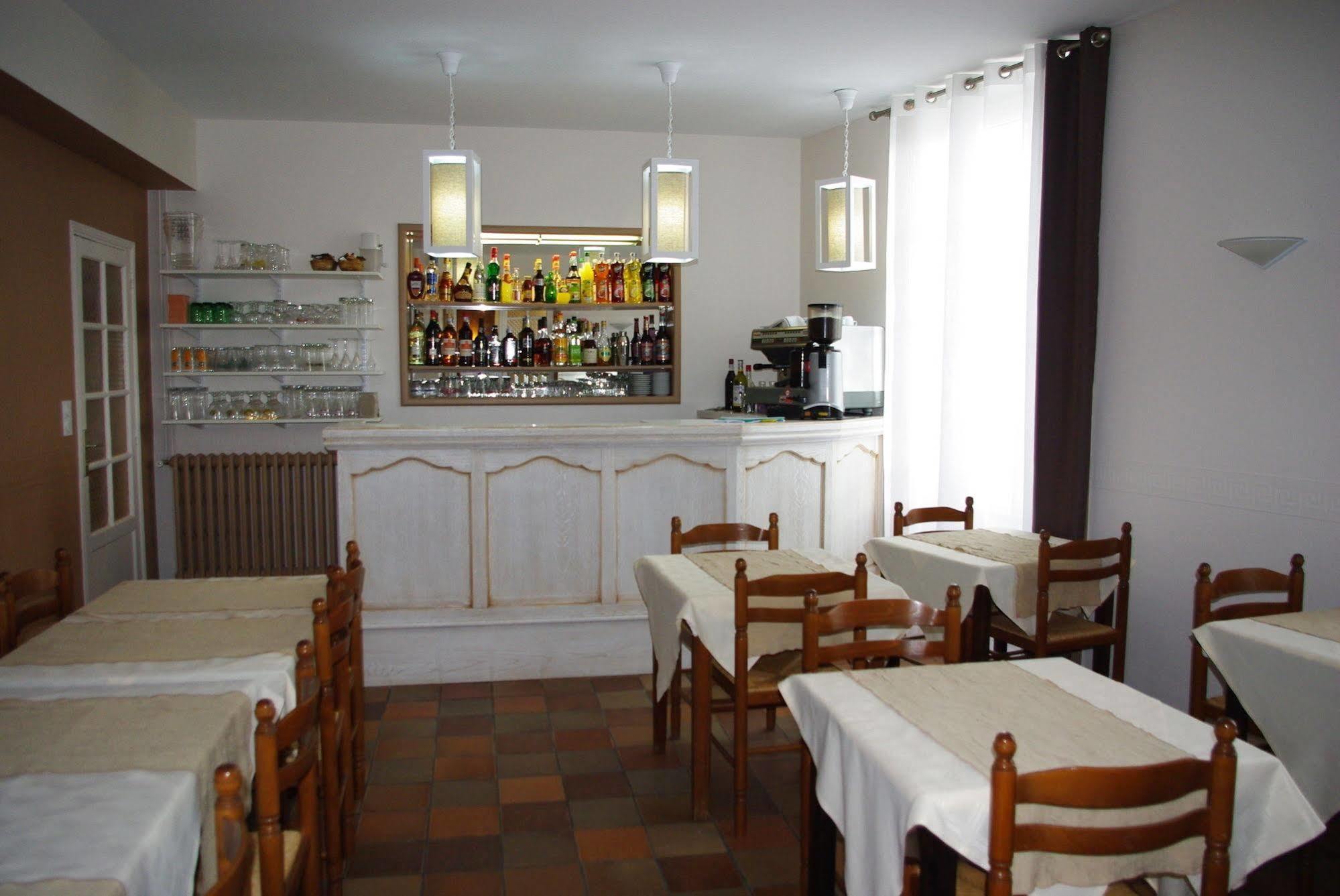 Cit'Hotel Le Commerce Saujon Zewnętrze zdjęcie